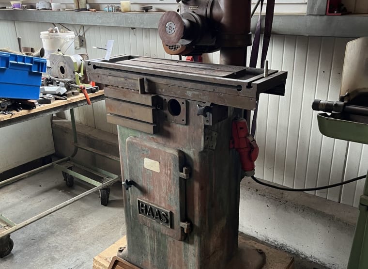 HAAS tool grinding machine
