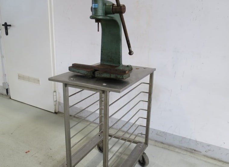 MUELLER Rack and pinion press