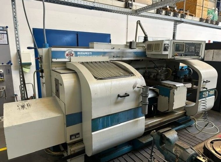 SZERSZAMGEPGYAR EEN 400 CNC Drehmaschine