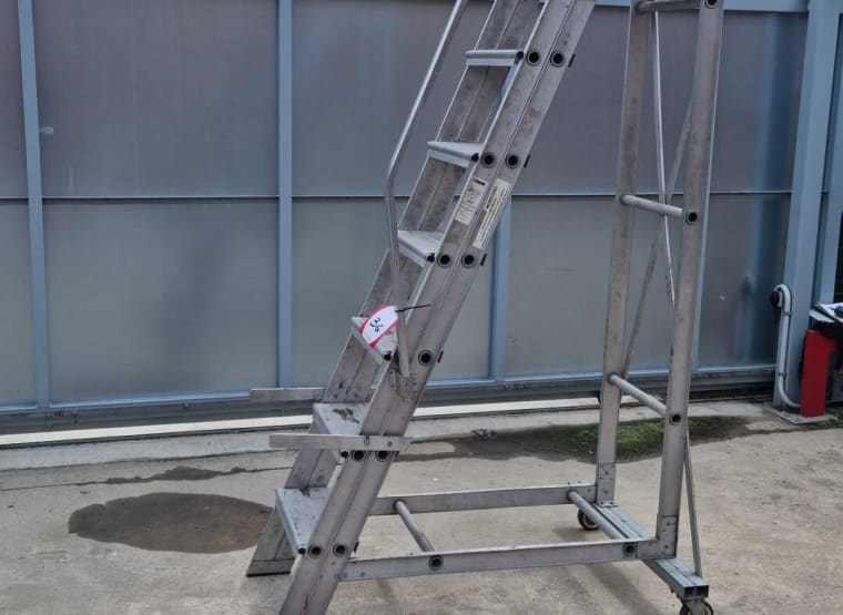 SHERPA Ladder with platform