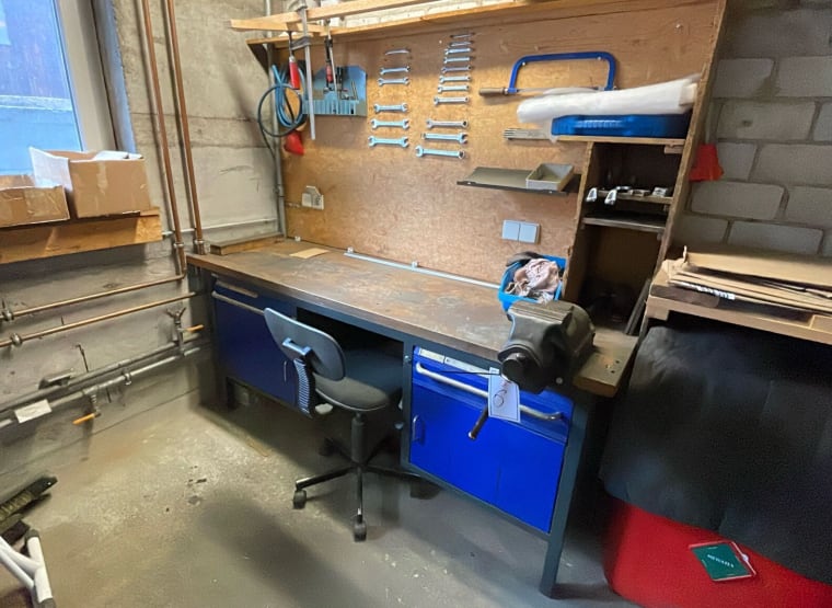 PRECITOOL workbench with contents