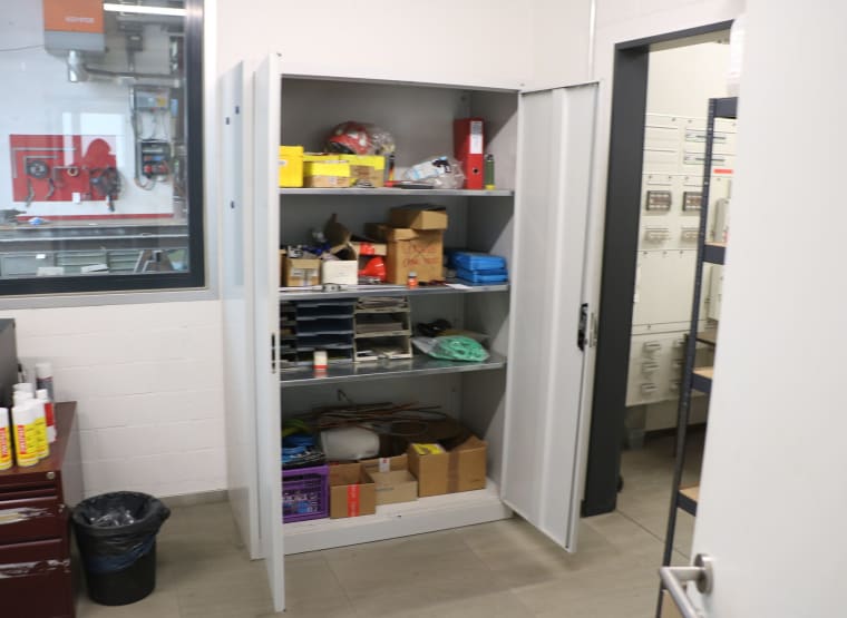 CP Double-door workshop cabinet with contents