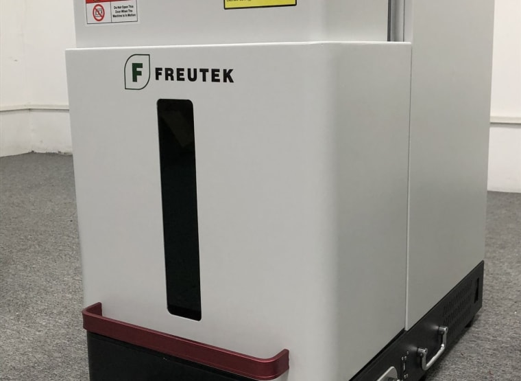 Máquina gravadora a laser de fibra 20W (110x110 mm) FREUTEK LMM0003
