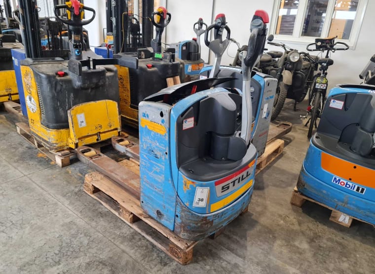 Electric pallet truck STILL EXU 18