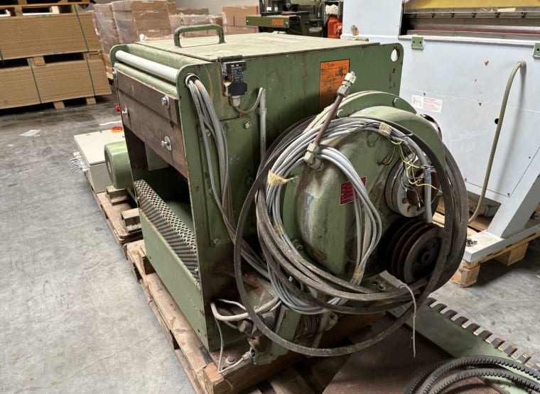 VECOPLAN Veneer chipper with vibrating chute