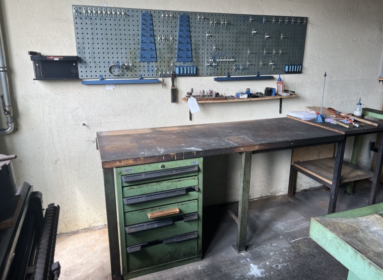 Workbench with contents