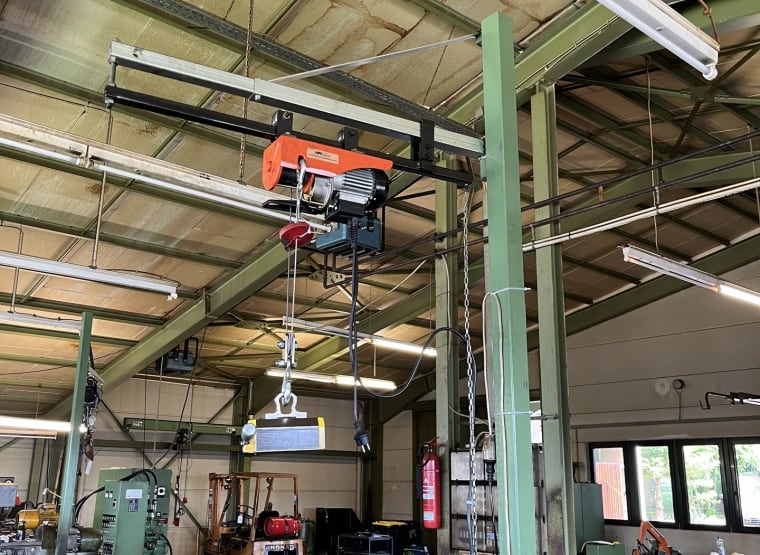 Pillar jib crane