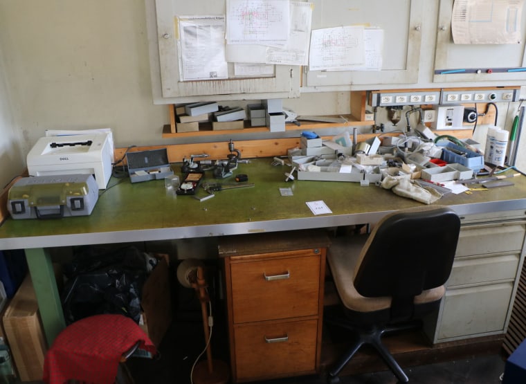 Workbench with contents