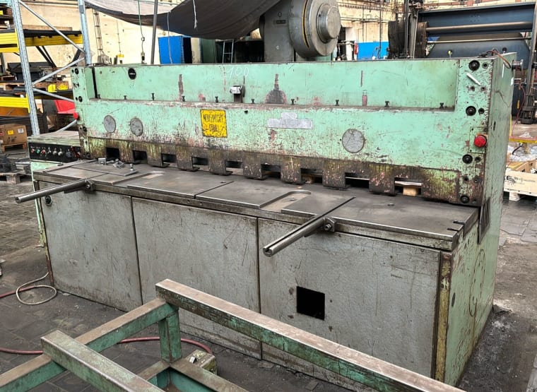 STROJARNE PIESOK NTE2500/4B Guillotineschaar