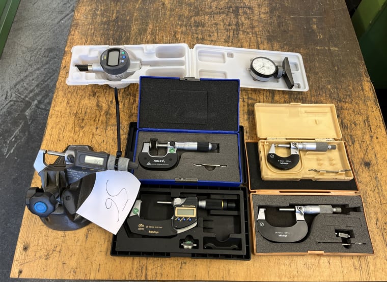 Lot Measuring equipment