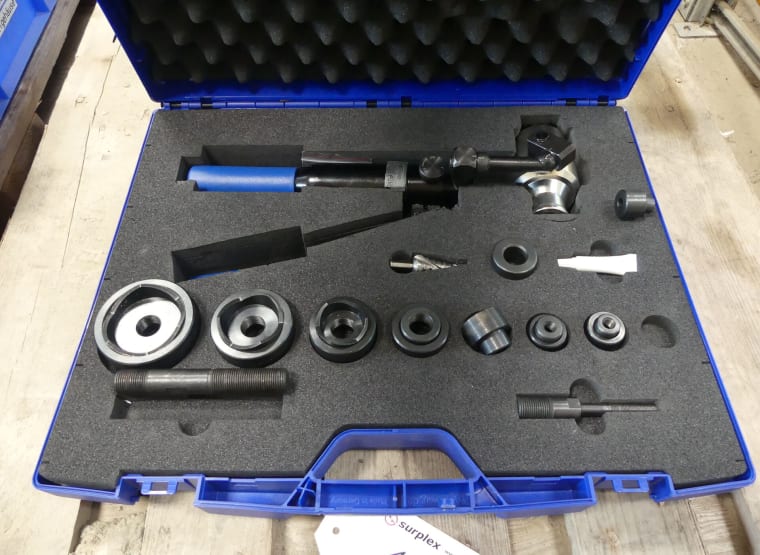 SPIRAL Swivel Head Hydraulic Punch with Accessories