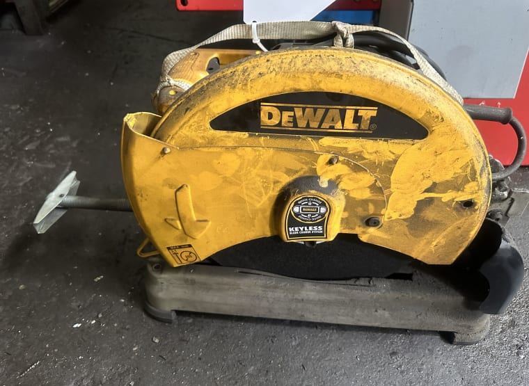 DEWALT D28715-QS Metal circular saw