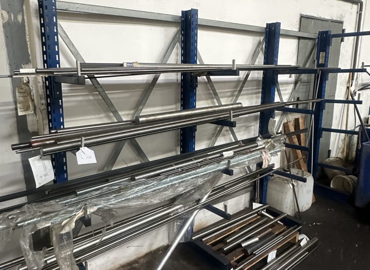 Cantilever rack without contents