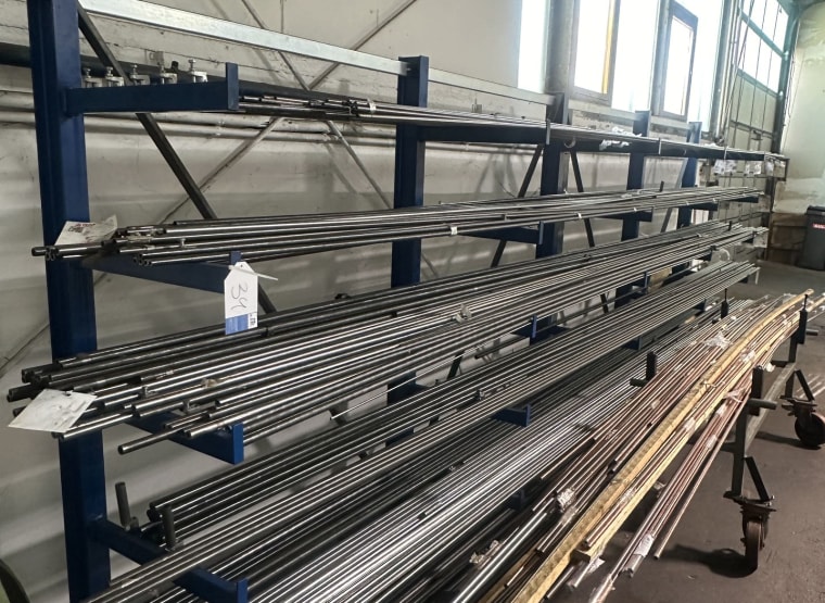 Cantilever rack without contents