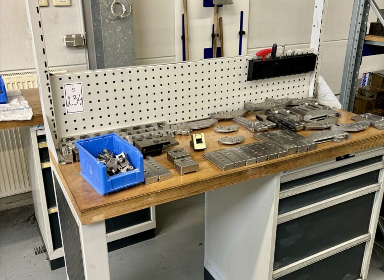 GARANT Workbench with contents