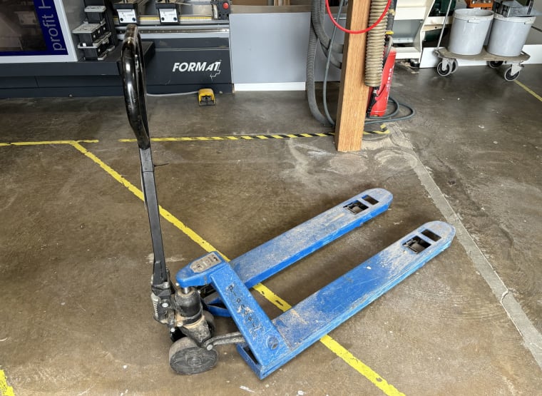 Hand pallet truck