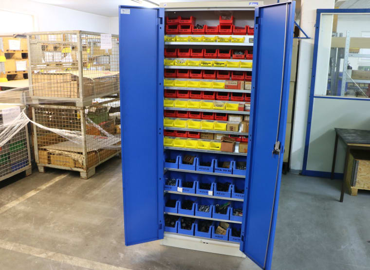 GARANT Double-door workshop cabinet with contents