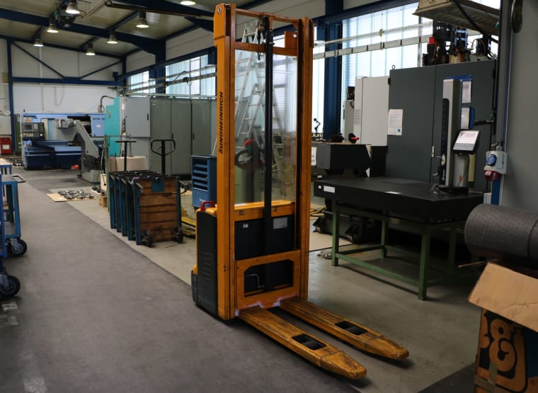 JUNGHEINRICH EJC 110 Electric forklift