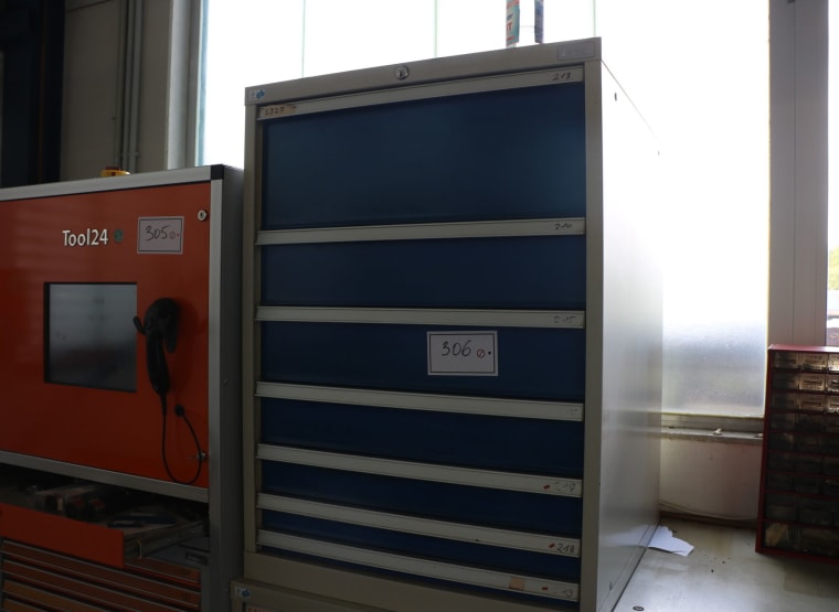 GARANT Workshop cabinet with contents