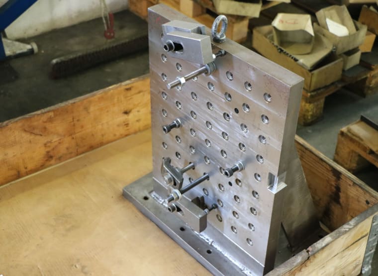 Clamping bracket