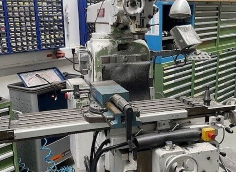 PANAK Universal Milling Machine