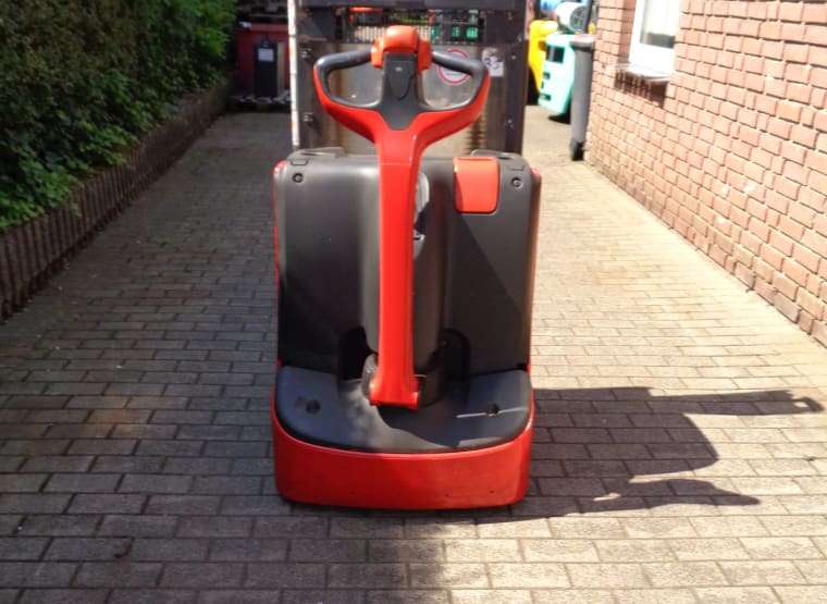 LINDE D08 Pedestrian Stacker