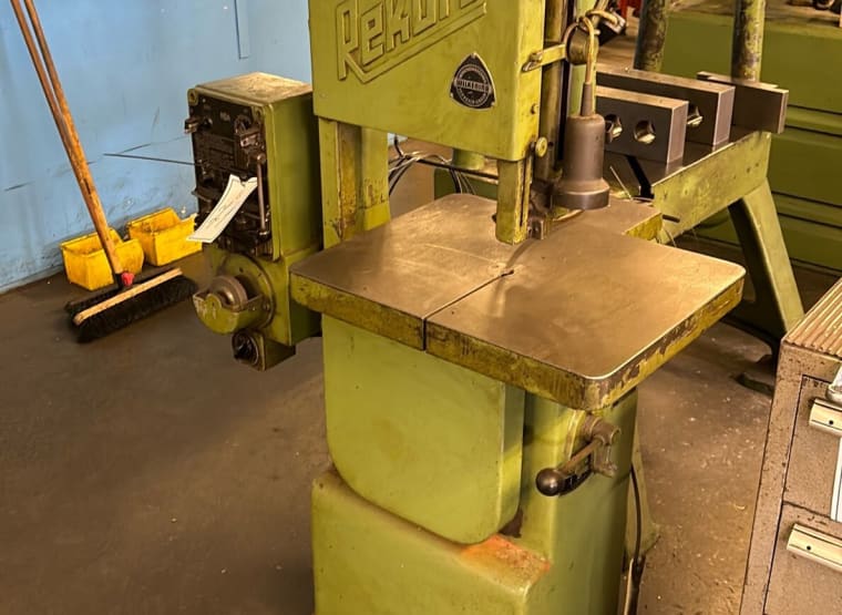 MÖSSNER vertical metal band saw