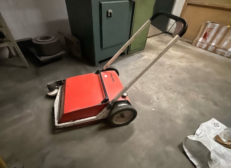 HAKO FLIPPER floor sweeper