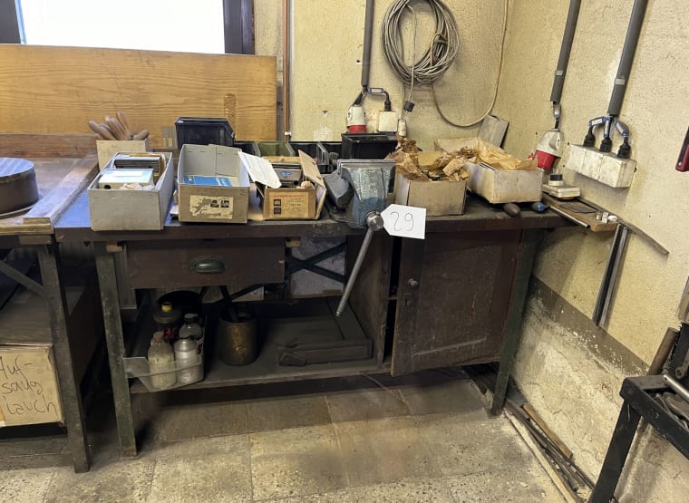 Workbench with contents