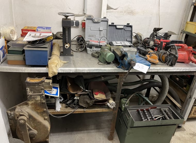 Workbench with contents