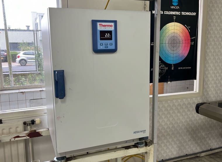 THERMO SCIENTIFIC Heratherm OMS180 Lab furnace