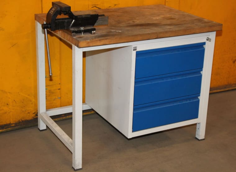 RAU Workbench with contents