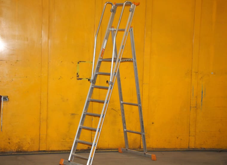 LAYHER Aluminum step ladder