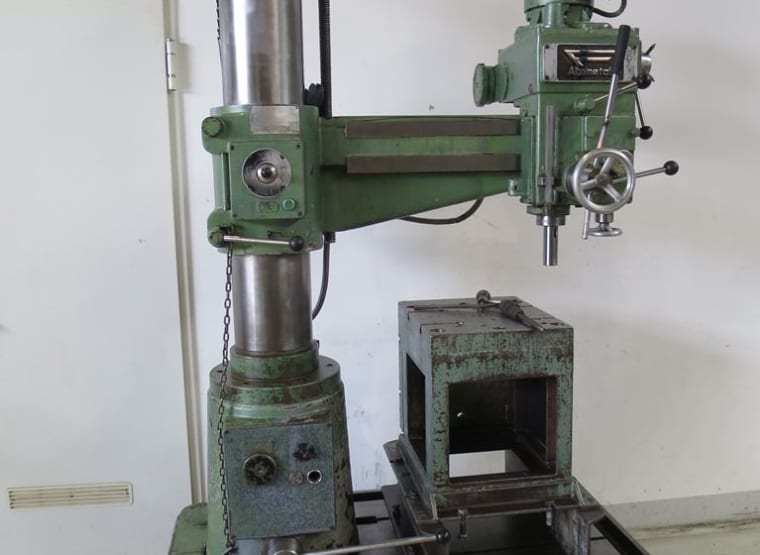 ALZMETALL RA 700 Radial drilling machine