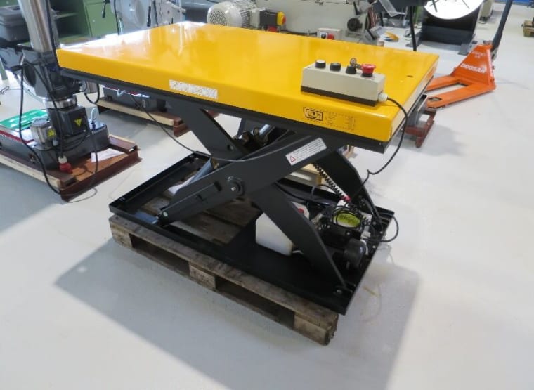 UWM UWM 2000 Scissor lift table