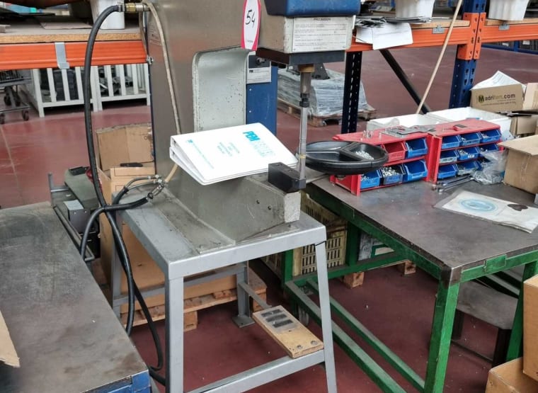 PEMSERTER SERIE 4 Bolzeneinpressmaschine