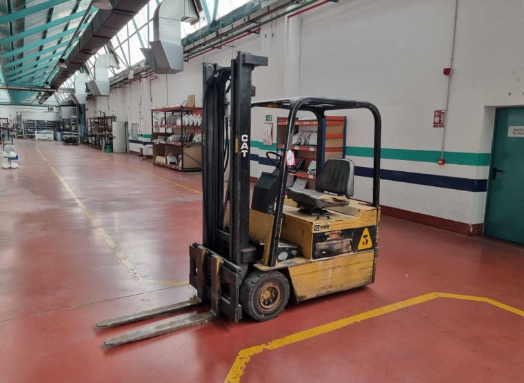 Carrello elevatore elettrico CATERPILLAR F25