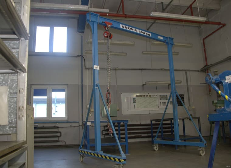 Overhead crane 0.8 t UDZWIG SUWNICH BRAMOWA