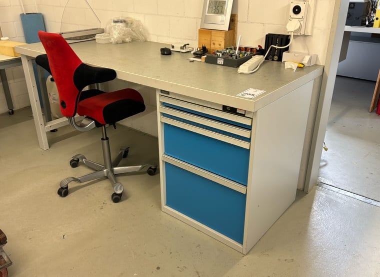 GARANT workbench with chair