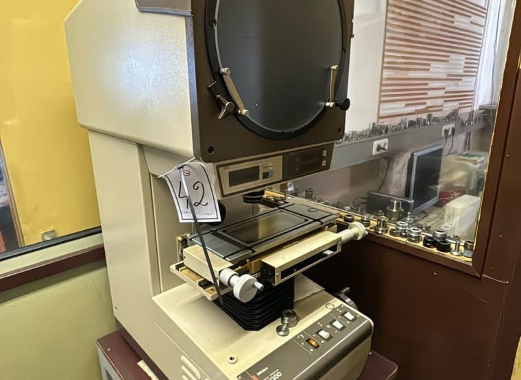 MITUTOYO PJ 300 profile projector