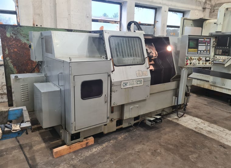 Máquina de tornear CNC OKUMA LC20