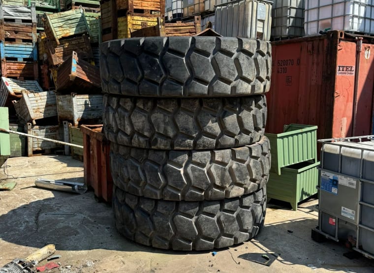 Tyre set for dumper vehicles x4