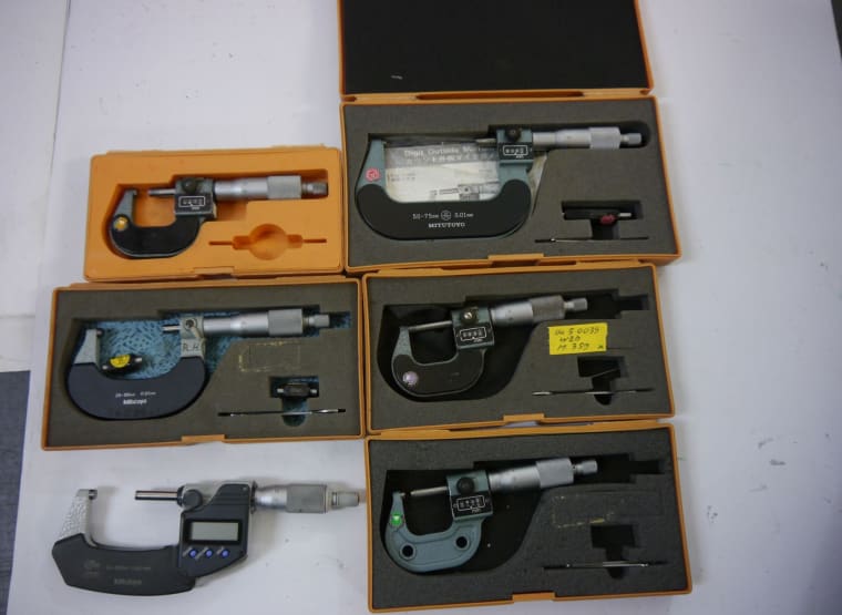 MITUTOYO 4x micrometers with counter/digital (0-25/25-50/50-75)