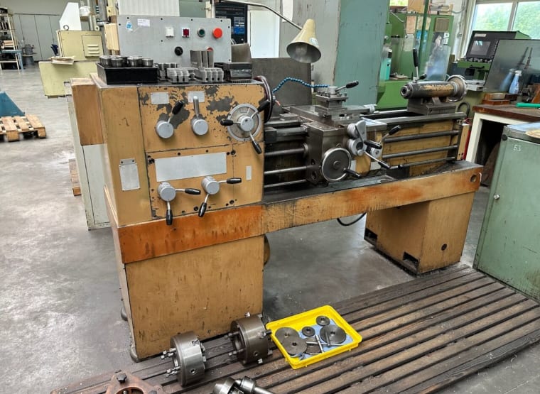 FAMOT TUM-25B Lead/spindle lathe