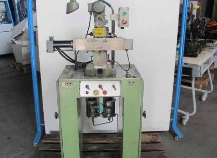 ACIERA F1 universal milling machine