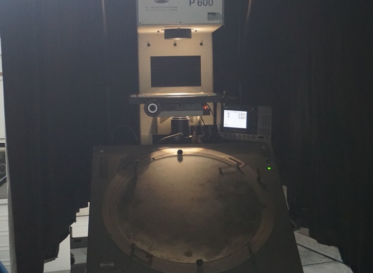 SCHNEIDER P600 profile projector