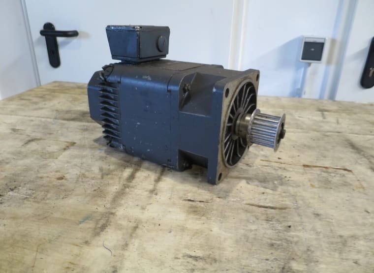 SIEMENS 1HU 3071 servo motor