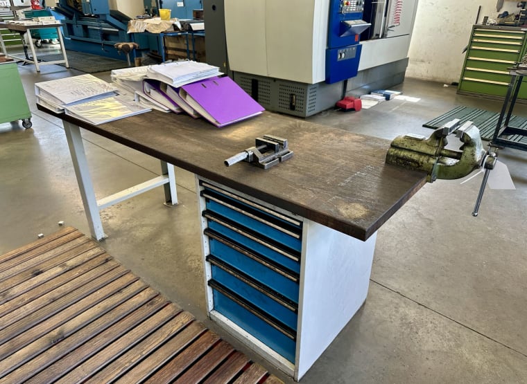 HOMMEL Workbench with contents