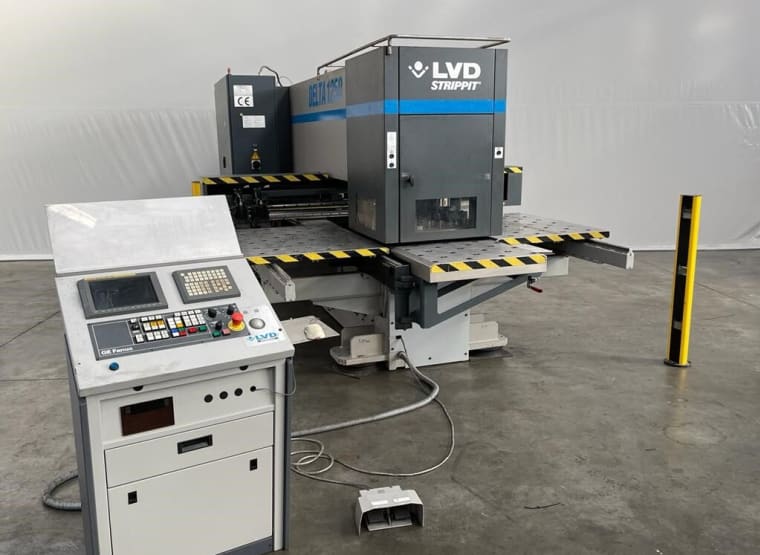 LVD STRIPPIT DELTA 1250 TK CNC-Revolverstanzmaschine