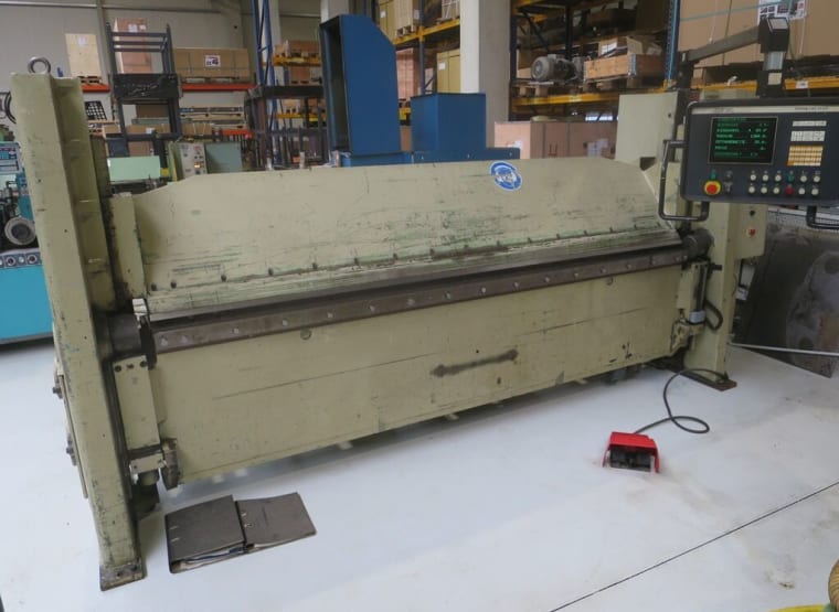 HERA UM IV folding machine